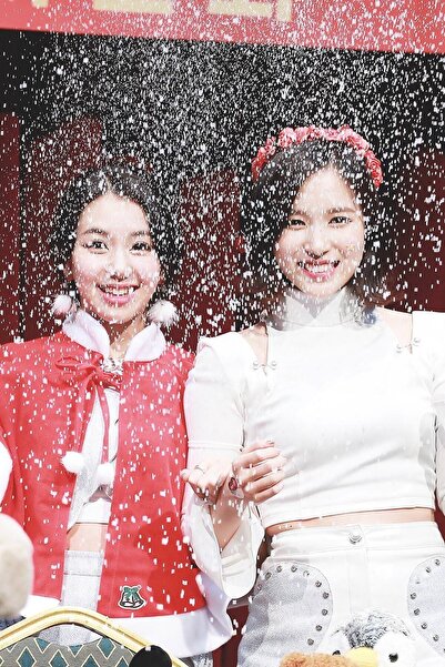 Genel Markalar Eriyen Kar Spreyi 270 ml Yılbaşı Parti Yapay Kar Köpüğü