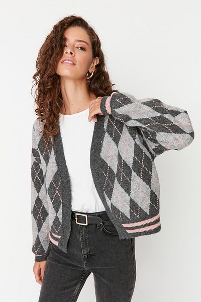 Trendyol Collection Šedá měkká textura pleteniny s diamantovým vzorem Cardigan TWOAW23HI00596