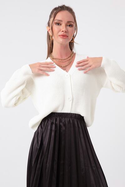 Lafaba Dámský mini pletený svetr na 3 knoflíky v bílé barvě
