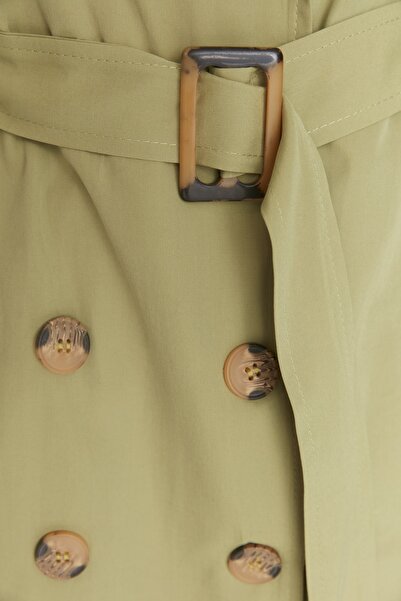 Trendyol Collection Könnyű khaki öves széldzseki, részletesen kidolgozott hosszú trencskabát TWOSS21TR0020