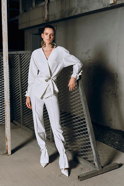 Trendyol Collection X Zeynep Tosun Ekru Paça Kravaty Detailed Kalhoty TPRAW23PL00031