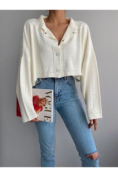 CIQULATA Ecru Crop Cardigan - Snap Detail
