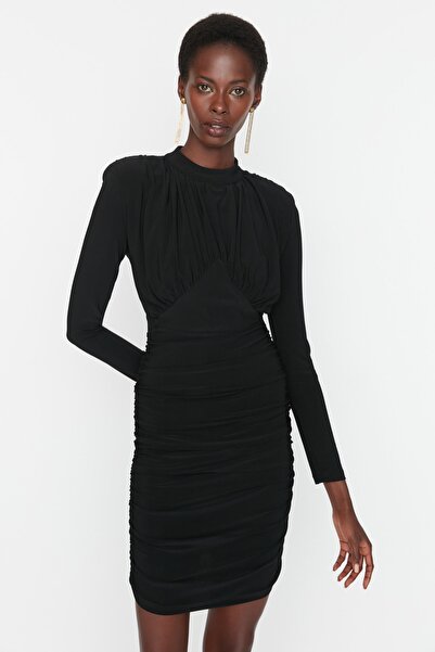 Trendyol Collection Pletené krátké černé večerní šaty – nařasené večerní šaty TPRAW23EL00084