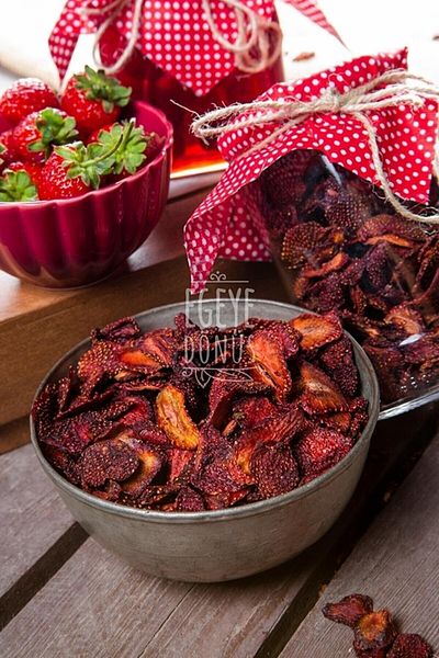 EGEYE DÖNÜŞ 30 gr.Strawberry Chips Fruit Dried - Jar Appearance Ziplock Bag