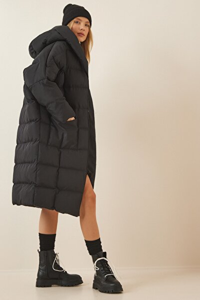 Happiness İstanbul Dámský černý oversize puffer kabát s kapucí AV00029