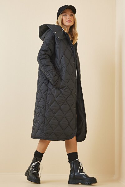 Happiness İstanbul Dámský černý oversize prošívaný kabát s kapucí HM00043