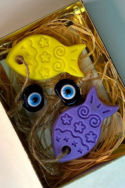 FANTASTİK SANAT ATÖLYESİ Decorative Gift 2-Piece Hanging Fish Figure Bath and Hand Soap with Evil Eye Beads - Honey Scented