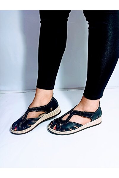 KAPAR Yüksek Dolgu Topuklu Içi Dışı % 100 Hakiki Deri Siyah Sandalet