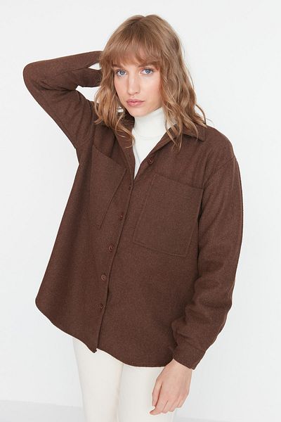 Trendyol Collection Hnědá tkaná košile s dvojitou kapsou TWOAW23GO00356