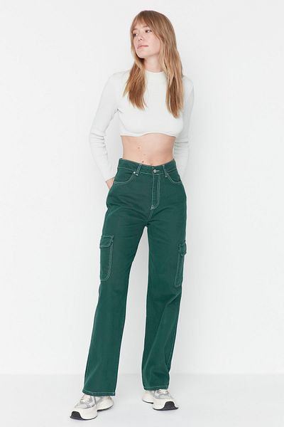 Trendyol Collection Grüne Cargo-Taschen-Jeans mit hoher Taille und weitem Bein TWOAW23JE00294