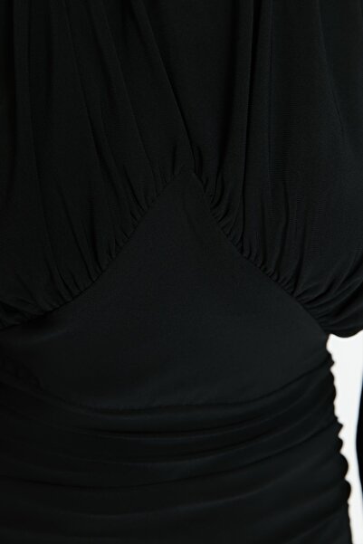 Trendyol Collection Pletené krátké černé večerní šaty – nařasené večerní šaty TPRAW23EL00084