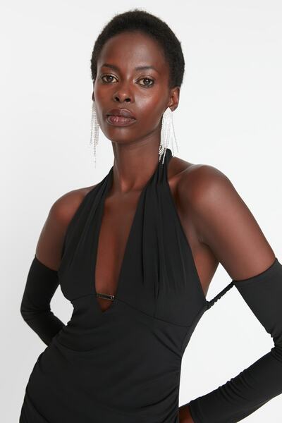 Trendyol Collection Ασύμμετρος γιακάς μαύρο πλεκτό βραδινό φόρεμα - Κοντό κομψό φόρεμα TPRAW23EL00162