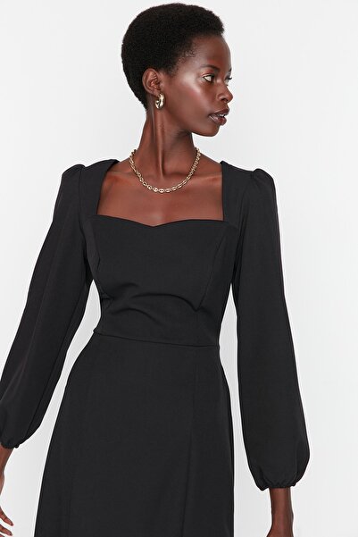 Trendyol Collection Schwarzes, körperbetontes, gewebtes Midikleid mit Gürtel TWOAW23EL00895