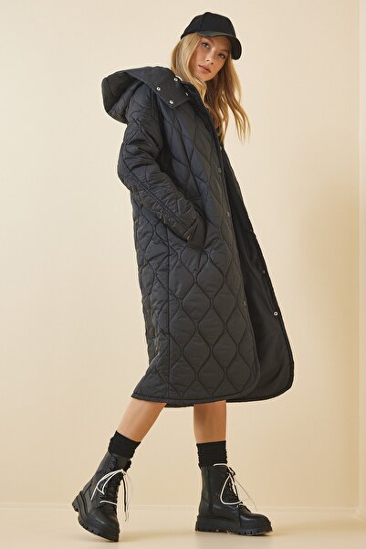 Happiness İstanbul Dámský černý oversize prošívaný kabát s kapucí HM00043