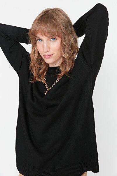 Trendyol Collection Schwarzer Basic-Strickpullover mit extra weiter Passform TWOAW23KZ01849