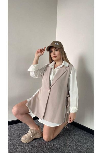 bymaestro woman Γυναικείο γιλέκο με αγκράφα στο πλάι με λεπτομέρεια μπεζ