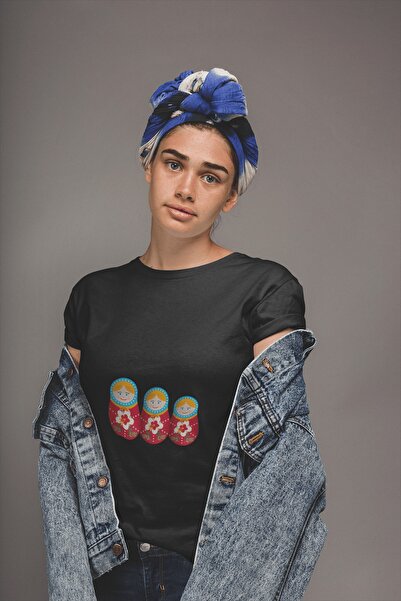 ErTaPassage Μαύρο γυναικείο μπλουζάκι Matryoshka με τύπωμα - T5985910