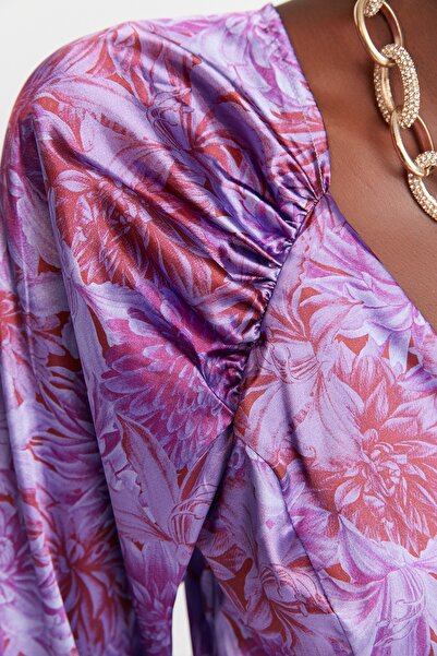 Trendyol Collection Krátké stylové fialové večerní šaty – detail se stahovací šňůrkou, tkané TPRAW23EL00297