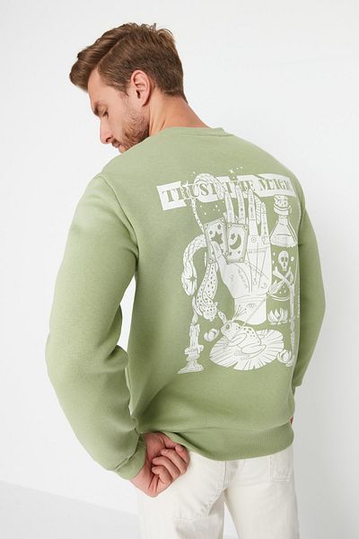 Trendyol Collection Grünes Sweatshirt mit Rundhalsausschnitt, regulärem/normalem Schnitt, Mystic-Aufdruck und Fleece-Innenseite TMNAW23SW00303