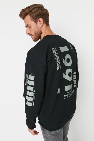 Trendyol Collection Черен суитшърт с принт на гърба с голям размер - TMNAW22SW0801