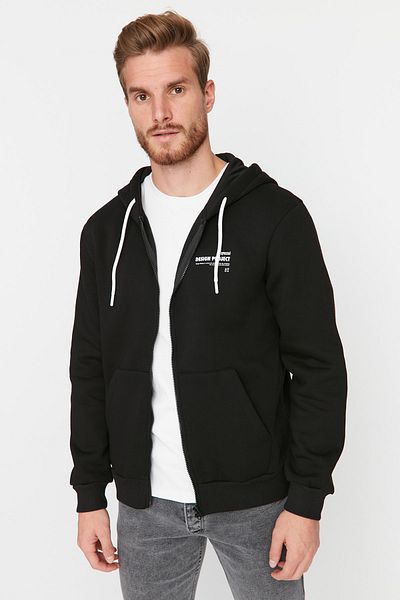 Trendyol Collection Černá fleecová mikina s kapucí s potiskem Slogan – TMNAW23SW00227