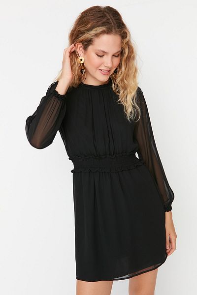 Trendyol Collection Schwarzes Kleid aus Chiffon mit Gipe-Detail und Webmuster TWOAW23EL00876