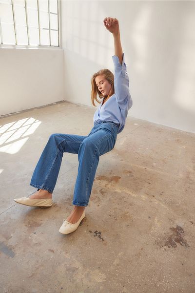 Trendyol Collection Blugi albaștri cu talie înaltă, mai sustenabili, anii 90, cu picioare largi TWOAW23JE00368