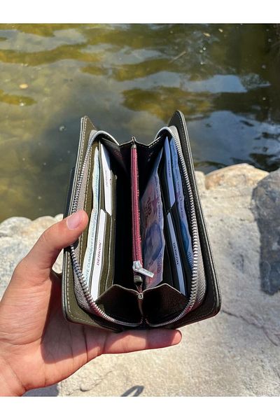 DERKON Oslo Hand-held Green Wallet with Phone Compartment