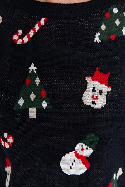 Trendyol Collection Темно-синій комбінований светр з візерунком на різдвяну тематику для сім'ї Светр TWOAW23KZ01605