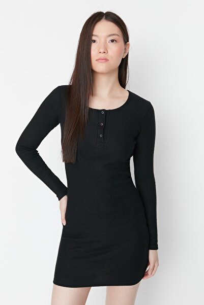 Trendyol Collection Μαύρο Snap Λεπτομέρεια Εφαρμοσμένο τετράγωνο λαιμό Μίνι με ραβδώσεις ελαστικό πλεκτό φόρεμα TWOAW23EL01393