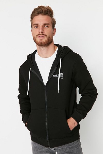 Trendyol Collection Černá fleecová mikina s kapucí s potiskem Slogan – TMNAW23SW00227