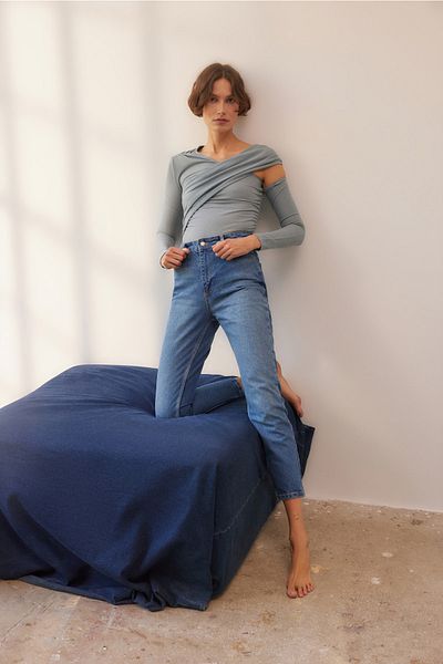 Trendyol Collection Blue More Sustainable High Bel Mom Jeans TWOAW23JE00369