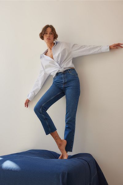 Trendyol Collection Blaue, nachhaltigere Bootcut-Jeans mit hoher Taille TWOAW23JE00351