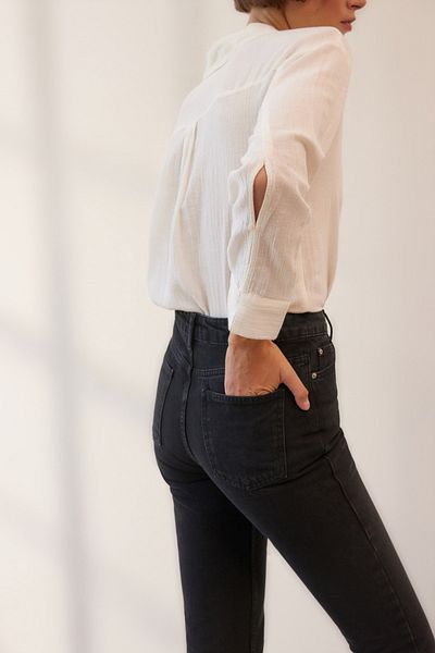 Trendyol Collection Schwarze, nachhaltigere High Waist Crop Flare Jeans TWOAW23JE00393
