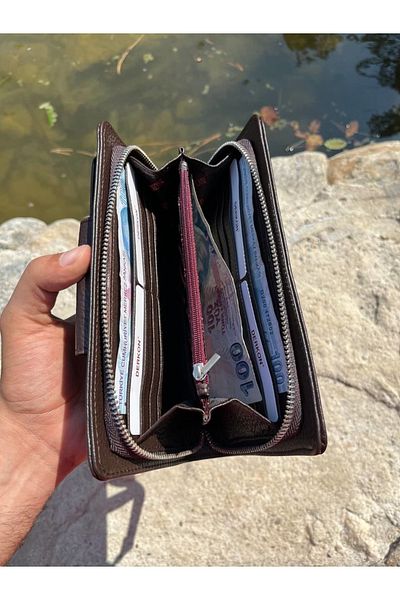 DERKON Oslo Hand-held Brown Wallet with Phone Compartment