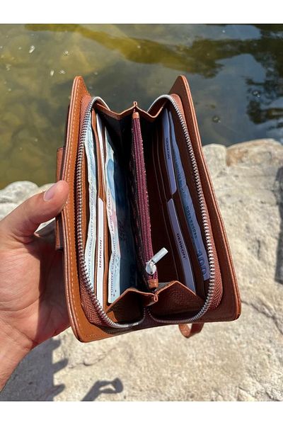 DERKON Oslo Hand-held Tan Wallet with Phone Compartment