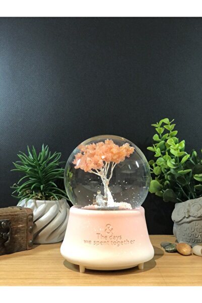 Genel Markalar Ağaç Altında Oturan Romantik Çift Püskürtmeli Büyük Boy Kar Kü...