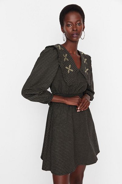 Trendyol Collection Mehrfarbiges, gewebtes Kleid mit Kragen und Details TWOAW22EL0118