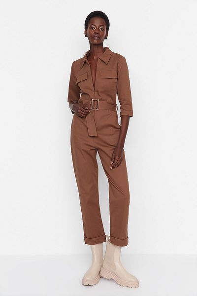 Trendyol Collection Ολόσωμη φόρμα Gabardine με καφέ ζώνη TWOSS20TU0017
