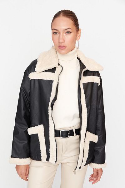 Trendyol Collection Czarny pluszowy, szczegółowy płaszcz puchowy TWOAW23MO00216