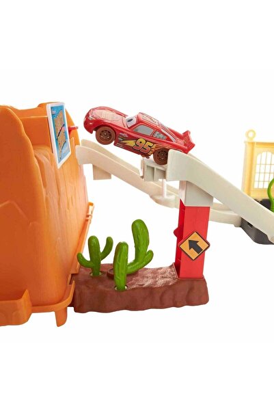 mattel Disney Pixar Cars Yarış Heyecanı Oyun Seti Hdn02