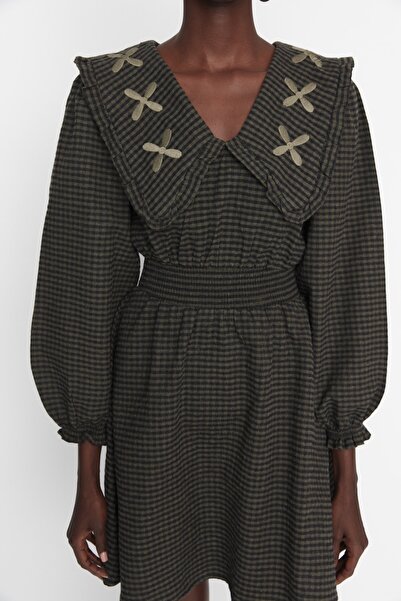 Trendyol Collection Tarka galléros részletes szövött ruha TWOAW22EL0118