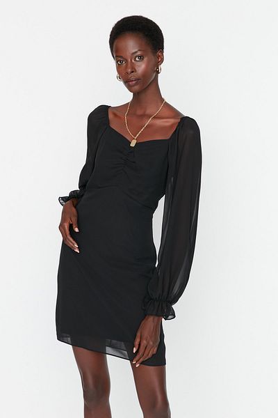 Trendyol Collection Černé áčkové mini šifonové tkané šaty s podšívkou s podšívkou TWOAW23EL01085
