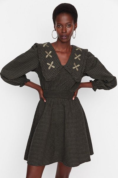 Trendyol Collection Mehrfarbiges, gewebtes Kleid mit Kragen und Details TWOAW22EL0118