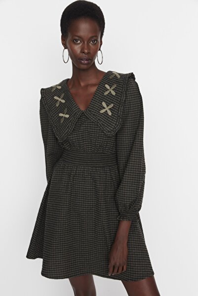 Trendyol Collection Tarka galléros részletes szövött ruha TWOAW22EL0118