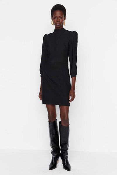 Trendyol Collection Czarna mini sukienka mini z wysokim kołnierzem TWOAW20EL1691
