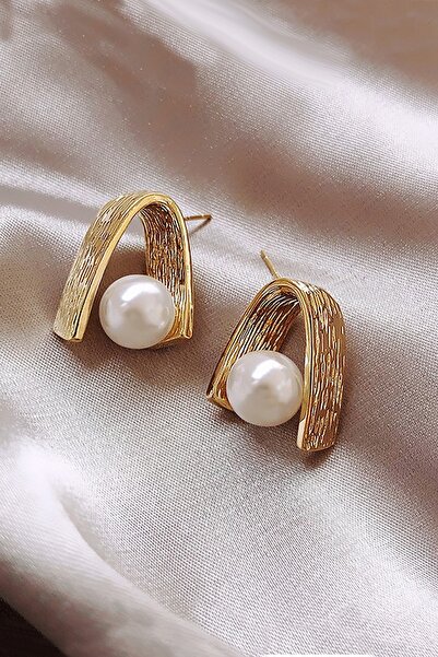 Dora Accessories أقراط اللؤلؤ تصميم الذهب اللون