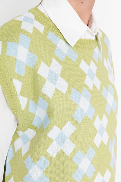 Trendyol Modest Light Green Floral Knitwear Sweater TCTAW23SV00020