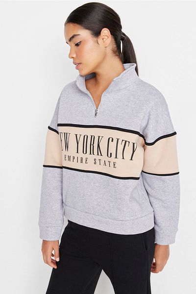Trendyol Collection Grau meliert Basic Bedrucktes dickes Fleece-Innensweatshirt TWOAW23SW00117