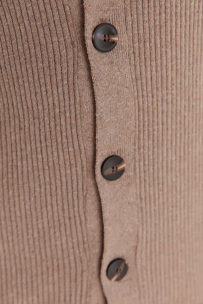 Trendyol Collection Вталена мъжка плетена жилетка с V-образно деколте от норка TMNAW23YE00021